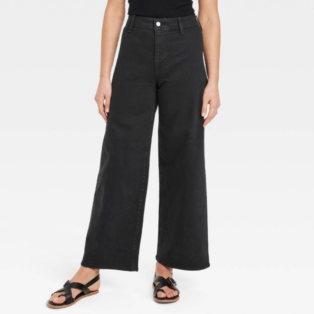 Universal Thread High Rise Sailor Wide Leg Ankle Jeans in size 8. Black